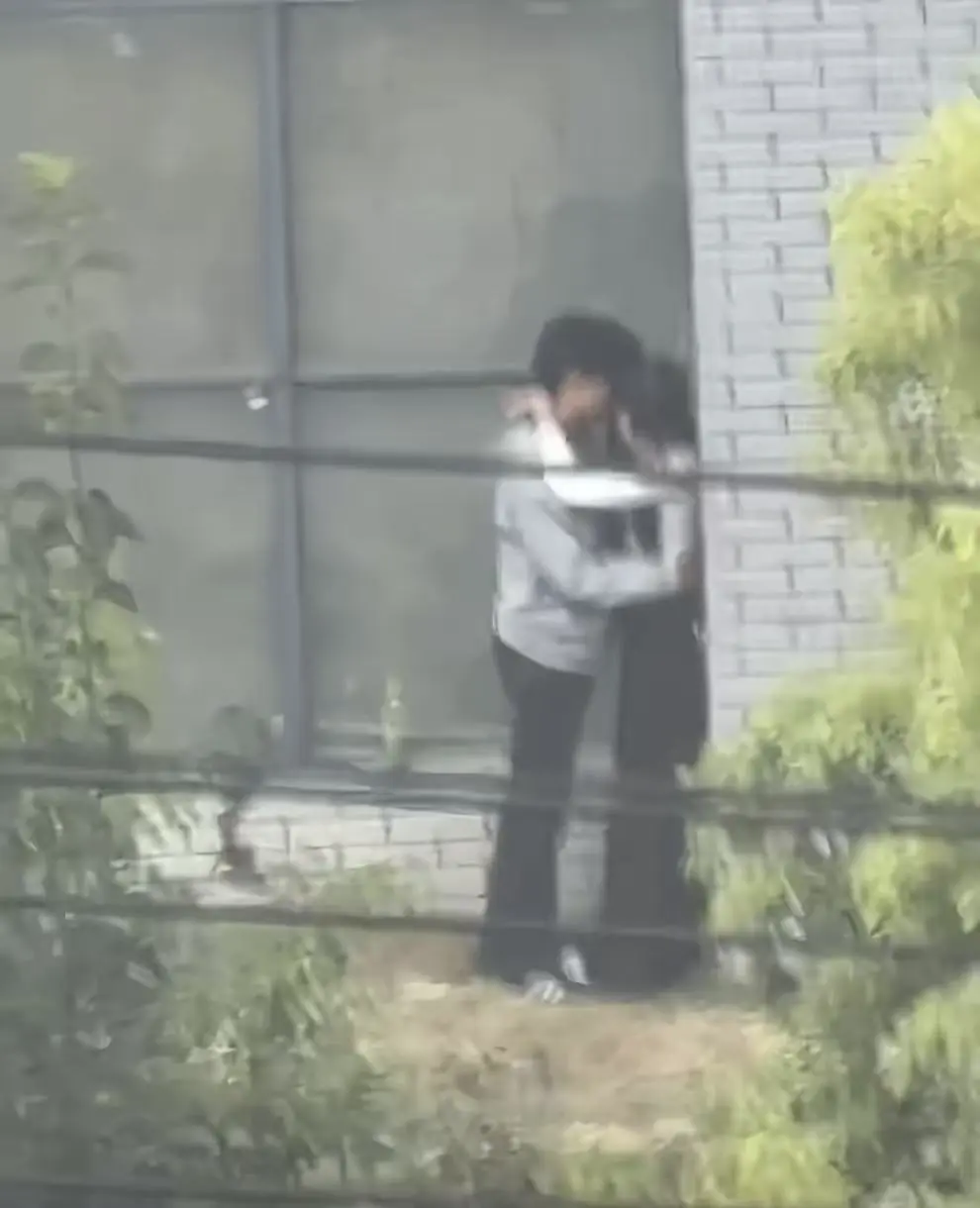 《蚌埠职教园情侣野外视频》资源下载-完整版在线观看-蚌埠职教园情侣野外视频高清播放，现场画面呈现