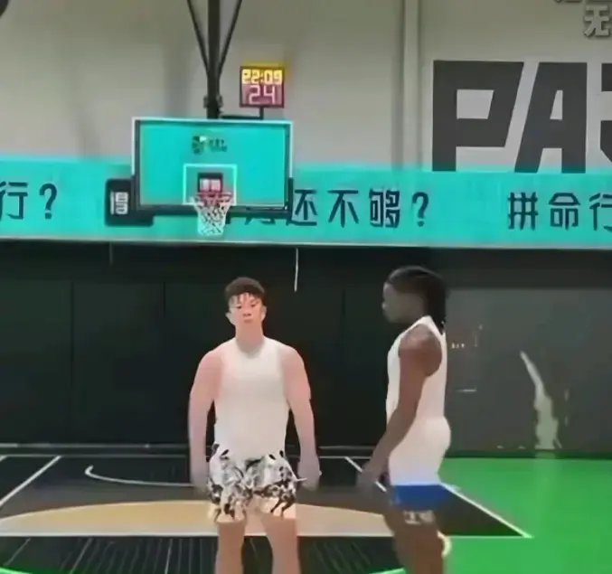 牛教练的裤子说好是友谊赛黑哥却带扳手上场-《牛教练的裤子》无删减版在线观看-一节课没上完牛教练的裤腰带就换了三根